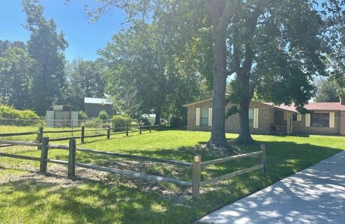Piney Green House | Charming 4-bedroom house with AC, WiFi in lovely Jacksonville