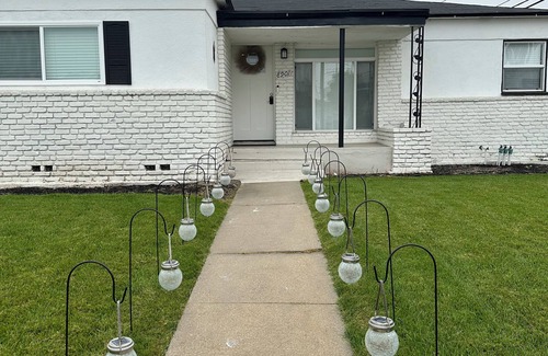 Los Angeles House | Charming 4-bedroom house with WiFi and AC in beautiful Los Angeles