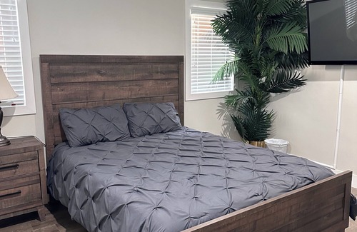 Los Angeles House | Charming 4-bedroom house with WiFi and AC in beautiful Los Angeles