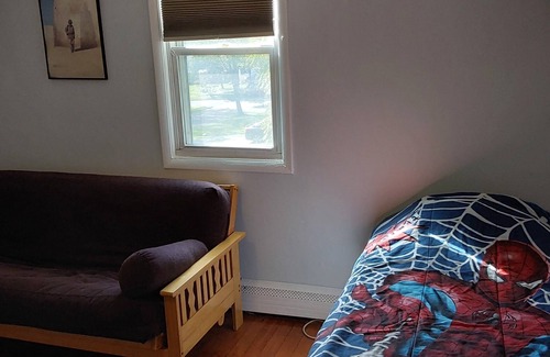 Pearl River House | Charming 4-bedroom house with AC and WiFi 30 minute drive to New York City