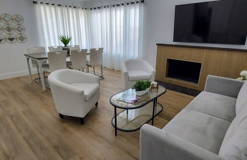 Simi Valley House | Charming 4-bedroom single story house with WiFi and AC in lovely Simi Valley