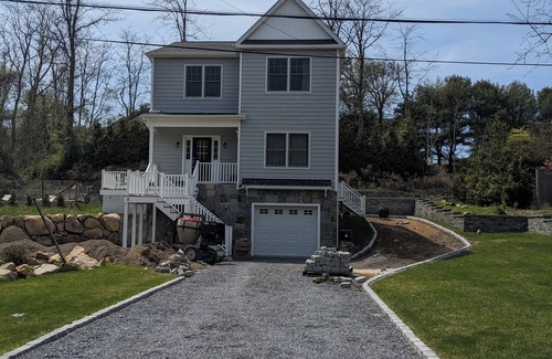 Shinnecock Hills House | Charming 4-bedroom beach house, new construction, high end appliances.