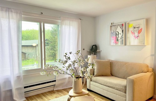 Highland Villa | Charming 4-bedroom villa with Art, Sauna, Cold Plunge and Yoga in New Paltz