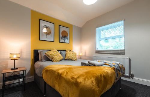 Southampton House | Charming 4 Bedrooms-Sleeps 8-Long Term Disc-Driveway