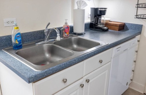 Fifeville House | Charming 4-BR, Close to UVA, Hospital & Downtown