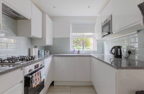 Vauxhall House | Charming 4BD Home, 6 mins from Nine Elms Station