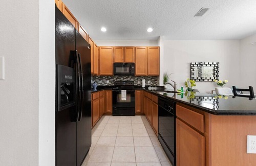 Bellavida Apartment | Charming 4BD Pet Friendly Home with Pool and BBQ