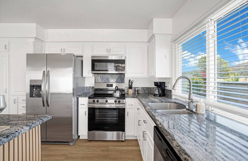 Thousand Oaks House | Charming 4BDs2BAs at Thousand Oaks