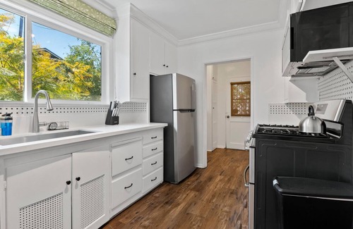 North Hollywood House | Charming 4bed 3bath piano home by Universal Studio & HW, lots of parking-10