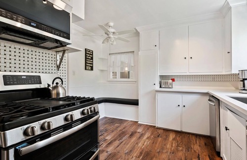 North Hollywood House | Charming 4bed 3bath piano home by Universal Studio & HW, lots of parking-10
