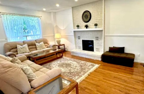 Richmond Hill House | Charming 4bedroom house In Lovely Richmond Hill Oak Ridges near Wilcox lake park
