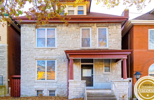 Shaw House | Charming 4BR|3.5BA Shaw Family Home / ABODEbucks