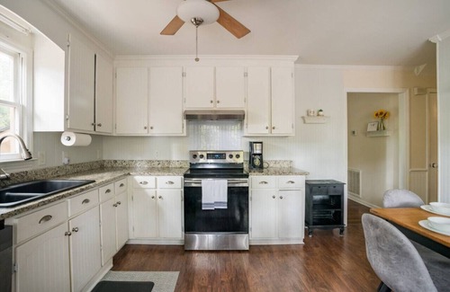 Raleigh House | Charming 4BR ★ Family-Friendly ★ w/Backyard ★