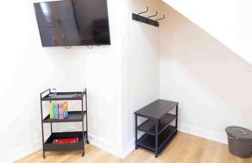 London House | Charming 4BR Home w/ Large Backyard