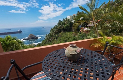 La Punta Villa | Charming 4BR La Punta Villa overlooking Manzanillo Bay with infinity pool
