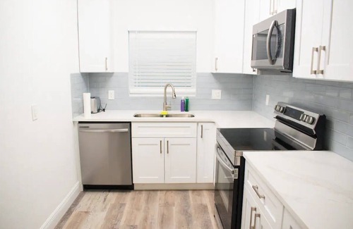 Gulfport House | Charming - 4BR - Near Beaches - Front Yard - Parking