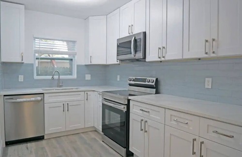 Gulfport House | Charming - 4BR - Near Beaches - Front Yard - Parking