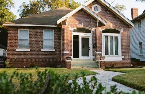 Montgomery House | Charming 4BR Pet Friendly Home on Felder