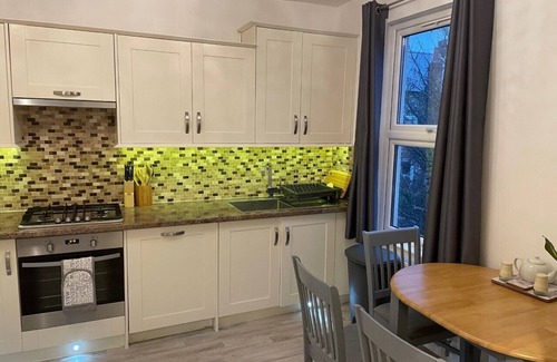 Perry Vale Apartment | Charming 5* 2 large Bedrooms, 2 Baths with Private Garden Apartment