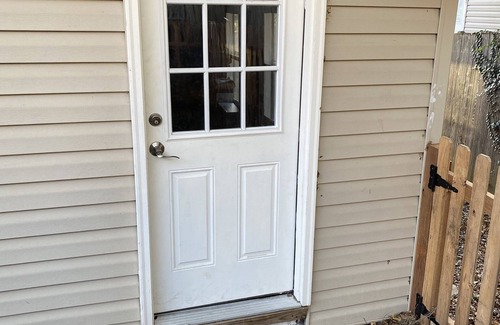 Manhattan House | Charming 5-Bed 2-Bath Home Near Aggieville and K-State! Laundry, Parking On Site