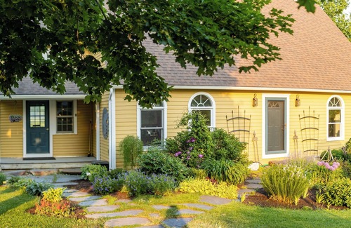 Hinesburg Cottage | Charming 5-bedroom cottage near Lake Champlain and Downtown Burlington