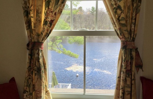Kennebunk Cottage | Charming 5-bedroom cottage located on the tidal Kennebunk River