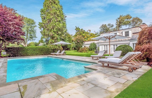 Village of East Hampton House | Charming 5-bedroom home. AC and WiFi,swimming pool. walk to town and beach