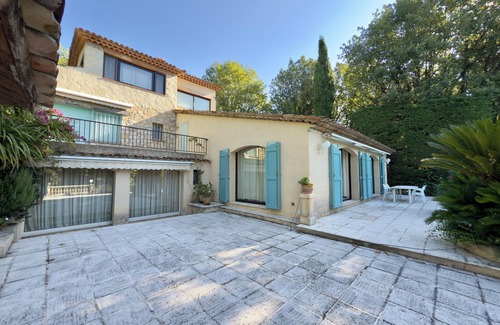 Chateauneuf-Grasse Villa | Charming 5-Bedroom Villa with Sea View, Garden & Pool – Côte d’Azur Escape