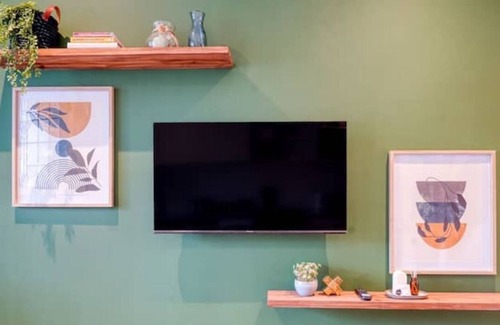 Windermere Condo | Charming 5 Sleeper Apartment with Pool