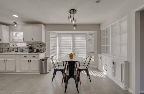 Plano House | Charming 5BD/3BA in the Heart of Plano (Sleeps 10)
