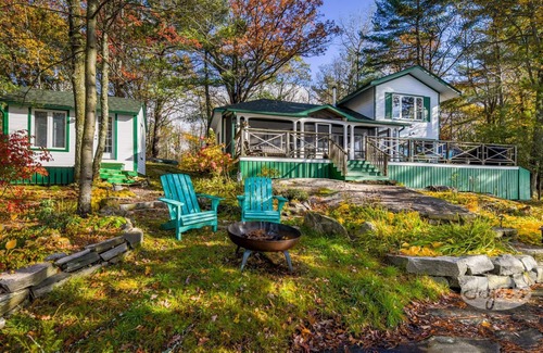 Bala Cottage | Charming 5bdrm 2bath island cottage on Lake Muskoka! Sunsets! Sauna!