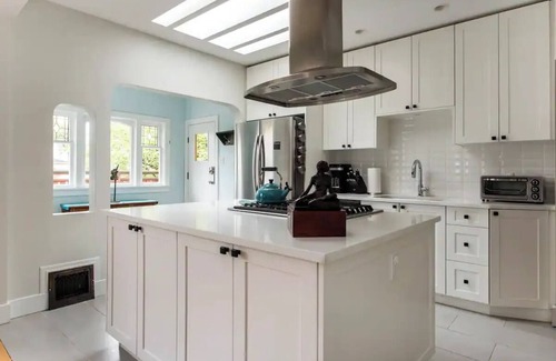 Kensington-Cedar Cottage House | Charming 5BR/3BA home in Vancouver: family friendly and up to 10 guests