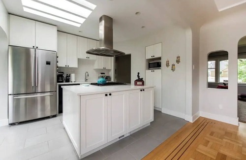 Kensington-Cedar Cottage House | Charming 5BR/3BA home in Vancouver: family friendly and up to 10 guests