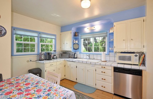 Mount Shasta House | Charming 5BR Home in a Great Downtown Location