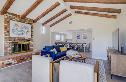 Southwest Anaheim Villa | Charming 5BRS/3BTHS - DISNEY - CONVENTION - PLAYGROUND - SOCAL FUN!