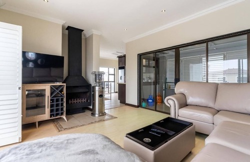 Big Bay Cottage | Charming 6-bedroom cottage with WiFi, AC in beautiful Cape Town