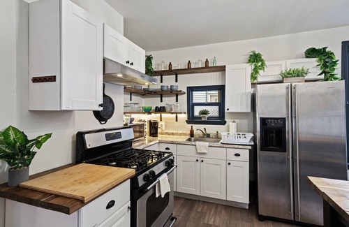 West End House | Charming 6-bedroom house - close to all in Providence