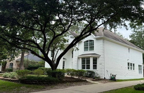 Indian Springs House | Charming 6-bedroom house w/Pool in The Woodlands TX