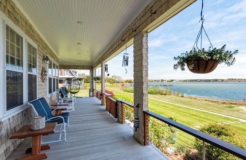 East Falmouth Cottage | Charming 6-bedroom oceanfront cottage in Falmouth