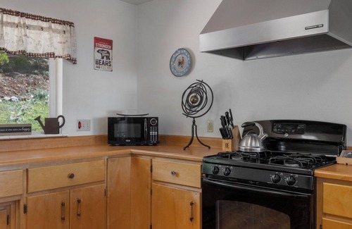 Twain Harte Cabin | Charming 6-bedroom cabin with stunning views!