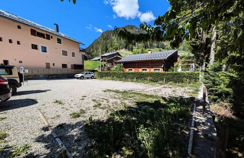 Areches Apartment | Charming 6-person apartment with sunny terrace at the foot of the slopes