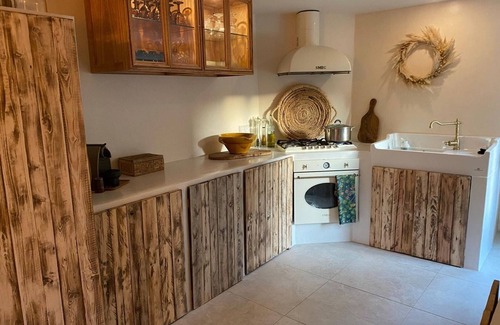 Mallemort House | Charming 6-Person Stone House with Pool in Provence