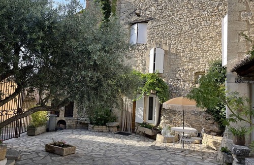 Mallemort House | Charming 6-Person Stone House with Pool in Provence