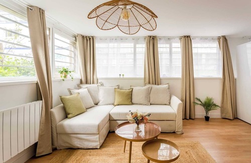 Quartier Saint-Ambroise Apartment | Charming 7-Bedroom Apartment in Le Marais