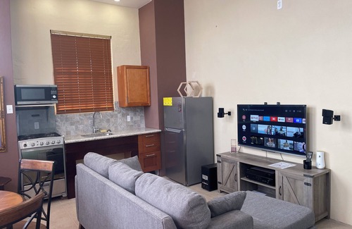 Basseterre Bed & Breakfast | Charming 7-bedroom B&B with AC and WiFi in Basseterre, KN