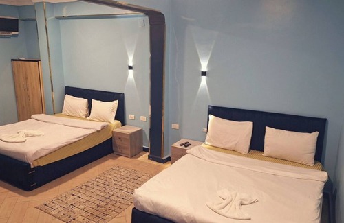 Al Haram Hotel | Charming 9-bedroom hotel with AC, WiFi in peaceful Giza Governorate