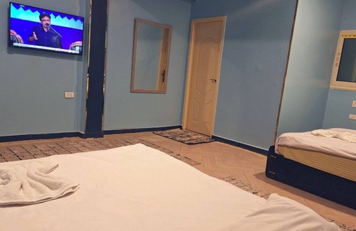 Al Haram Hotel | Charming 9-bedroom hotel with AC, WiFi in peaceful Giza Governorate