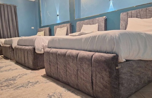 Al Haram Hotel | Charming 9-bedroom hotel with AC, WiFi in peaceful Giza Governorate