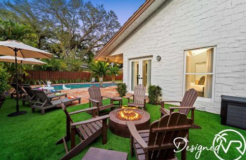 Emerald Hills House | Charming 9BR New-Build Home w Heated Pool & Games