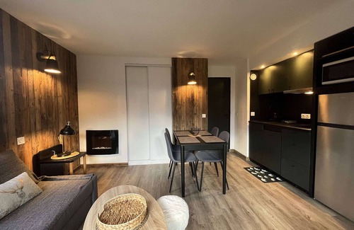Plagne 1800 Apartment | Charming apartment with pool access and parking